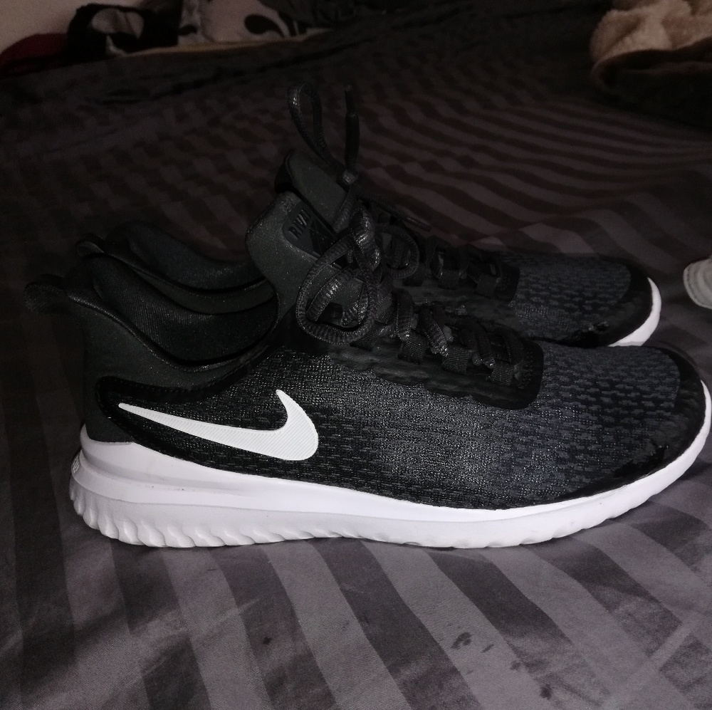 Nike renew Rival